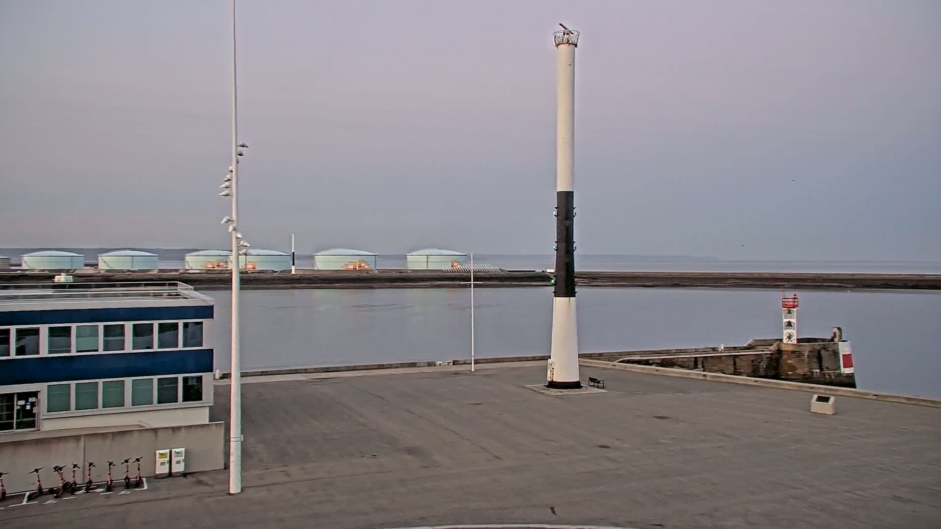Le Havre Port Live Cam - Le Havre, Seine-Maritime, Normandie, France