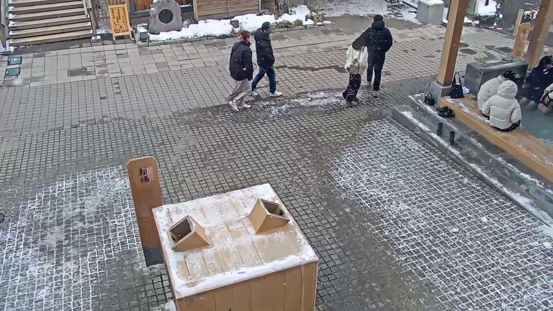 Gunma, Kusatsu Onsen, Ura Kusatsu & Jizo Hot Spring Square ( 群馬・草津温泉・裏草津・地蔵温泉広場 ) Live Cam - Kusatsu, Agatsuma-gun , Gunma, Kantō, Honshu, Japan