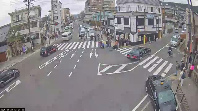 Higashioji-dori / Gojo-dori Street Intersection ( 京都市東山区 ​​東大路通と五条通交差点)  Gojo-zaka, Kyoto, Higashiyama Live Cam - 6 Chome, Gojobashihigashi, Higashiyama, Kyoto, Kyōto, Kansai, Japan