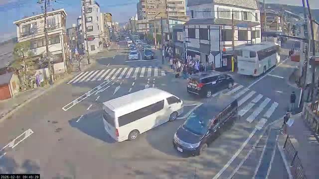 Higashioji-dori / Gojo-dori Street Intersection ( 京都市東山区 ​​東大路通と五条通交差点)  Gojo-zaka, Kyoto, Higashiyama Live Cam - 6 Chome, Gojobashihigashi, Higashiyama, Kyoto, Kyōto, Kansai, Japan
