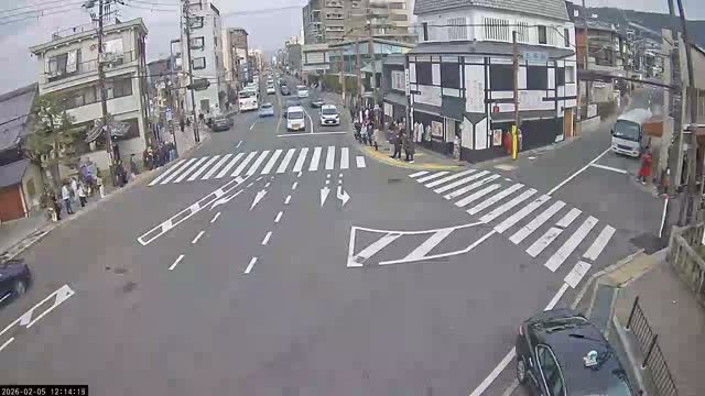 Higashioji-dori / Gojo-dori Street Intersection ( 京都市東山区 ​​東大路通と五条通交差点)  Gojo-zaka, Kyoto, Higashiyama Live Cam - 6 Chome, Gojobashihigashi, Higashiyama, Kyoto, Kyōto, Kansai, Japan