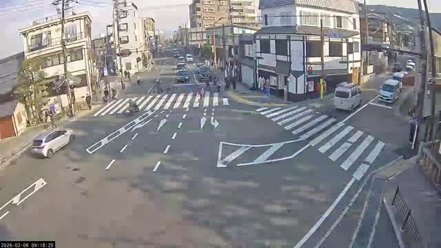 Higashioji-dori / Gojo-dori Street Intersection ( 京都市東山区 ​​東大路通と五条通交差点)  Gojo-zaka, Kyoto, Higashiyama Live Cam - 6 Chome, Gojobashihigashi, Higashiyama, Kyoto, Kyōto, Kansai, Japan