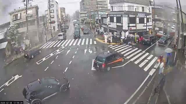 Higashioji-dori / Gojo-dori Street Intersection ( 京都市東山区 ​​東大路通と五条通交差点)  Gojo-zaka, Kyoto, Higashiyama Live Cam - 6 Chome, Gojobashihigashi, Higashiyama, Kyoto, Kyōto, Kansai, Japan