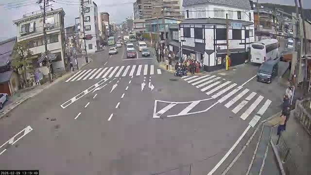 Higashioji-dori / Gojo-dori Street Intersection ( 京都市東山区 ​​東大路通と五条通交差点)  Gojo-zaka, Kyoto, Higashiyama Live Cam - 6 Chome, Gojobashihigashi, Higashiyama, Kyoto, Kyōto, Kansai, Japan