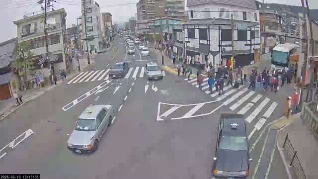 Higashioji-dori / Gojo-dori Street Intersection ( 京都市東山区 ​​東大路通と五条通交差点)  Gojo-zaka, Kyoto, Higashiyama Live Cam - 6 Chome, Gojobashihigashi, Higashiyama, Kyoto, Kyōto, Kansai, Japan