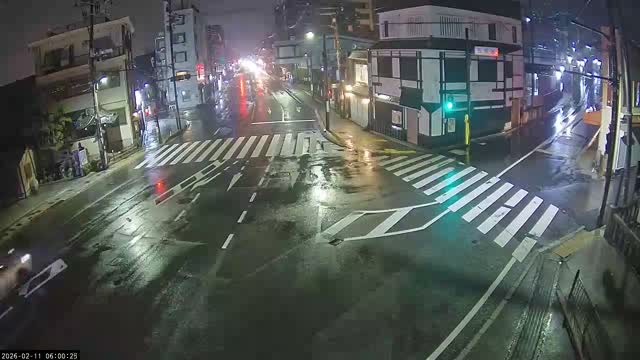 Higashioji-dori / Gojo-dori Street Intersection ( 京都市東山区 ​​東大路通と五条通交差点)  Gojo-zaka, Kyoto, Higashiyama Live Cam - 6 Chome, Gojobashihigashi, Higashiyama, Kyoto, Kyōto, Kansai, Japan