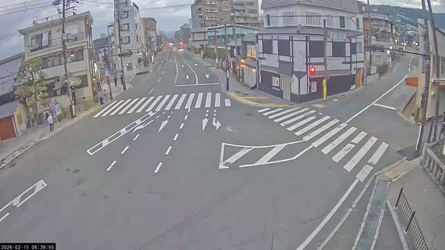Higashioji-dori / Gojo-dori Street Intersection ( 京都市東山区 ​​東大路通と五条通交差点)  Gojo-zaka, Kyoto, Higashiyama Live Cam - 6 Chome, Gojobashihigashi, Higashiyama, Kyoto, Kyōto, Kansai, Japan