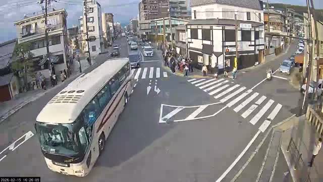 Higashioji-dori / Gojo-dori Street Intersection ( 京都市東山区 ​​東大路通と五条通交差点)  Gojo-zaka, Kyoto, Higashiyama Live Cam - 6 Chome, Gojobashihigashi, Higashiyama, Kyoto, Kyōto, Kansai, Japan