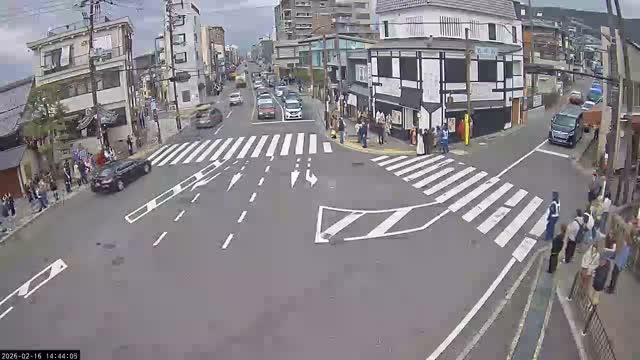 Higashioji-dori / Gojo-dori Street Intersection ( 京都市東山区 ​​東大路通と五条通交差点)  Gojo-zaka, Kyoto, Higashiyama Live Cam - 6 Chome, Gojobashihigashi, Higashiyama, Kyoto, Kyōto, Kansai, Japan