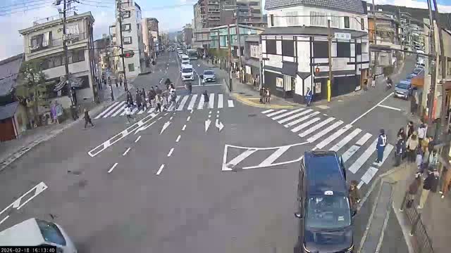 Higashioji-dori / Gojo-dori Street Intersection ( 京都市東山区 ​​東大路通と五条通交差点)  Gojo-zaka, Kyoto, Higashiyama Live Cam - 6 Chome, Gojobashihigashi, Higashiyama, Kyoto, Kyōto, Kansai, Japan