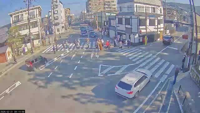 Higashioji-dori / Gojo-dori Street Intersection ( 京都市東山区 ​​東大路通と五条通交差点)  Gojo-zaka, Kyoto, Higashiyama Live Cam - 6 Chome, Gojobashihigashi, Higashiyama, Kyoto, Kyōto, Kansai, Japan