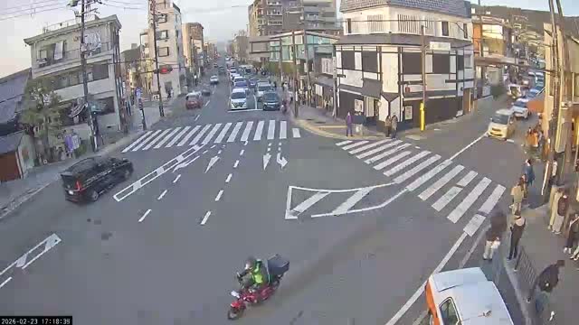 Higashioji-dori / Gojo-dori Street Intersection ( 京都市東山区 ​​東大路通と五条通交差点)  Gojo-zaka, Kyoto, Higashiyama Live Cam - 6 Chome, Gojobashihigashi, Higashiyama, Kyoto, Kyōto, Kansai, Japan