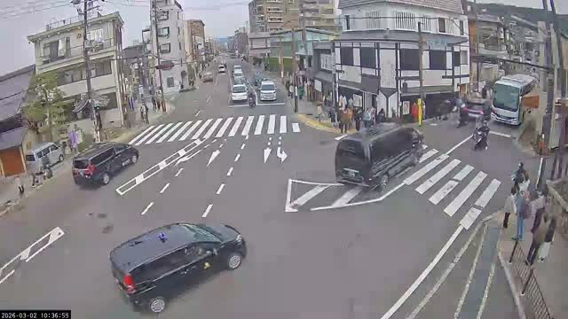 Higashioji-dori / Gojo-dori Street Intersection ( 京都市東山区 ​​東大路通と五条通交差点)  Gojo-zaka, Kyoto, Higashiyama Live Cam - 6 Chome, Gojobashihigashi, Higashiyama, Kyoto, Kyōto, Kansai, Japan