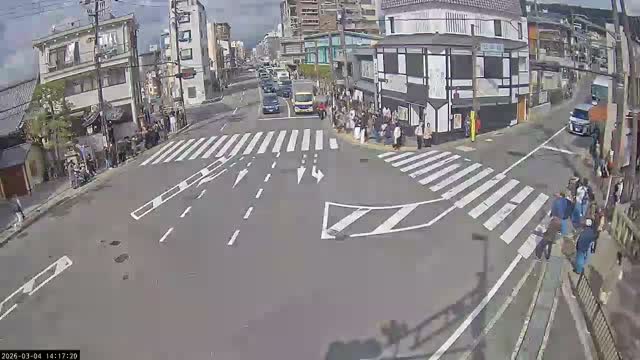 Higashioji-dori / Gojo-dori Street Intersection ( 京都市東山区 ​​東大路通と五条通交差点)  Gojo-zaka, Kyoto, Higashiyama Live Cam - 6 Chome, Gojobashihigashi, Higashiyama, Kyoto, Kyōto, Kansai, Japan