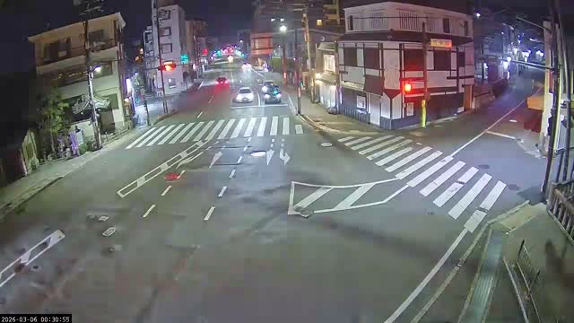 Higashioji-dori / Gojo-dori Street Intersection ( 京都市東山区 ​​東大路通と五条通交差点)  Gojo-zaka, Kyoto, Higashiyama Live Cam - 6 Chome, Gojobashihigashi, Higashiyama, Kyoto, Kyōto, Kansai, Japan