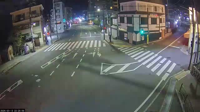 Higashioji-dori / Gojo-dori Street Intersection ( 京都市東山区 ​​東大路通と五条通交差点)  Gojo-zaka, Kyoto, Higashiyama Live Cam - 6 Chome, Gojobashihigashi, Higashiyama, Kyoto, Kyōto, Kansai, Japan