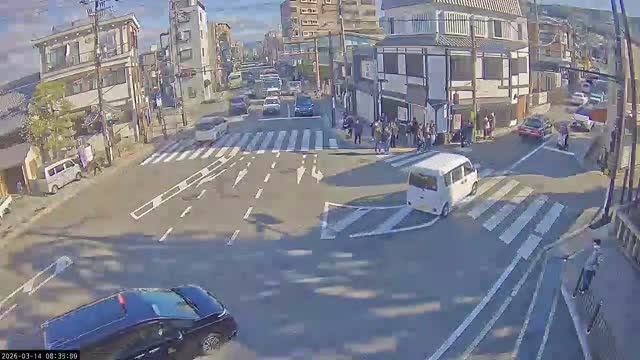 Higashioji-dori / Gojo-dori Street Intersection ( 京都市東山区 ​​東大路通と五条通交差点)  Gojo-zaka, Kyoto, Higashiyama Live Cam - 6 Chome, Gojobashihigashi, Higashiyama, Kyoto, Kyōto, Kansai, Japan