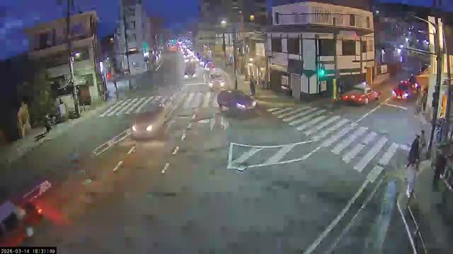 Higashioji-dori / Gojo-dori Street Intersection ( 京都市東山区 ​​東大路通と五条通交差点)  Gojo-zaka, Kyoto, Higashiyama Live Cam - 6 Chome, Gojobashihigashi, Higashiyama, Kyoto, Kyōto, Kansai, Japan