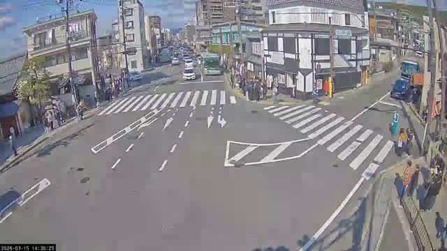 Higashioji-dori / Gojo-dori Street Intersection ( 京都市東山区 ​​東大路通と五条通交差点)  Gojo-zaka, Kyoto, Higashiyama Live Cam - 6 Chome, Gojobashihigashi, Higashiyama, Kyoto, Kyōto, Kansai, Japan