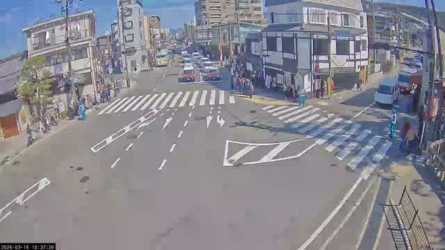 Higashioji-dori / Gojo-dori Street Intersection ( 京都市東山区 ​​東大路通と五条通交差点)  Gojo-zaka, Kyoto, Higashiyama Live Cam - 6 Chome, Gojobashihigashi, Higashiyama, Kyoto, Kyōto, Kansai, Japan
