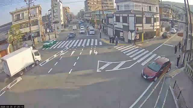Higashioji-dori / Gojo-dori Street Intersection ( 京都市東山区 ​​東大路通と五条通交差点)  Gojo-zaka, Kyoto, Higashiyama Live Cam - 6 Chome, Gojobashihigashi, Higashiyama, Kyoto, Kyōto, Kansai, Japan