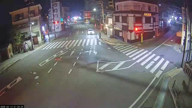 Higashioji-dori / Gojo-dori Street Intersection ( 京都市東山区 ​​東大路通と五条通交差点)  Gojo-zaka, Kyoto, Higashiyama Live Cam - 6 Chome, Gojobashihigashi, Higashiyama, Kyoto, Kyōto, Kansai, Japan