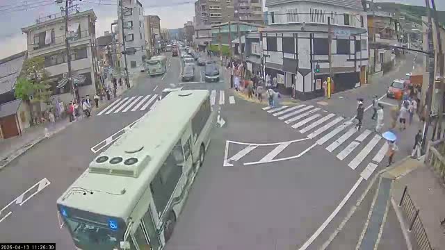 Higashioji-dori / Gojo-dori Street Intersection ( 京都市東山区 ​​東大路通と五条通交差点)  Gojo-zaka, Kyoto, Higashiyama Live Cam - 6 Chome, Gojobashihigashi, Higashiyama, Kyoto, Kyōto, Kansai, Japan
