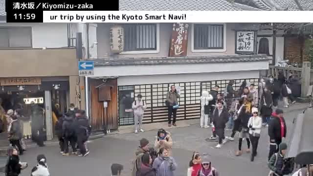 Gojo-dori Street/Kiyomizu-Zaka Intersection ( 京都市東山区五条通・清水坂交差点 )  Kiyomizu-zaka, Kyoto, Higashiyama Live Cam - 6 Chome, Gojobashihigashi, Higashiyama, Kyoto, Kyōto, Kansai, Japan