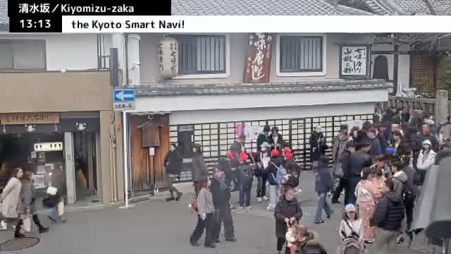 Gojo-dori Street/Kiyomizu-Zaka Intersection ( 京都市東山区五条通・清水坂交差点 )  Kiyomizu-zaka, Kyoto, Higashiyama Live Cam - 6 Chome, Gojobashihigashi, Higashiyama, Kyoto, Kyōto, Kansai, Japan
