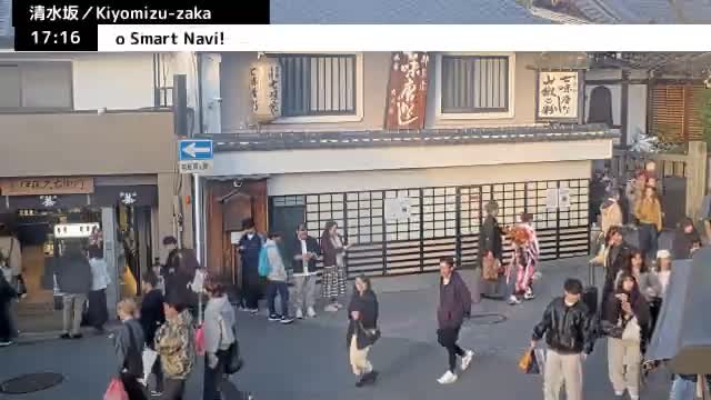 Gojo-dori Street/Kiyomizu-Zaka Intersection ( 京都市東山区五条通・清水坂交差点 )  Kiyomizu-zaka, Kyoto, Higashiyama Live Cam - 6 Chome, Gojobashihigashi, Higashiyama, Kyoto, Kyōto, Kansai, Japan
