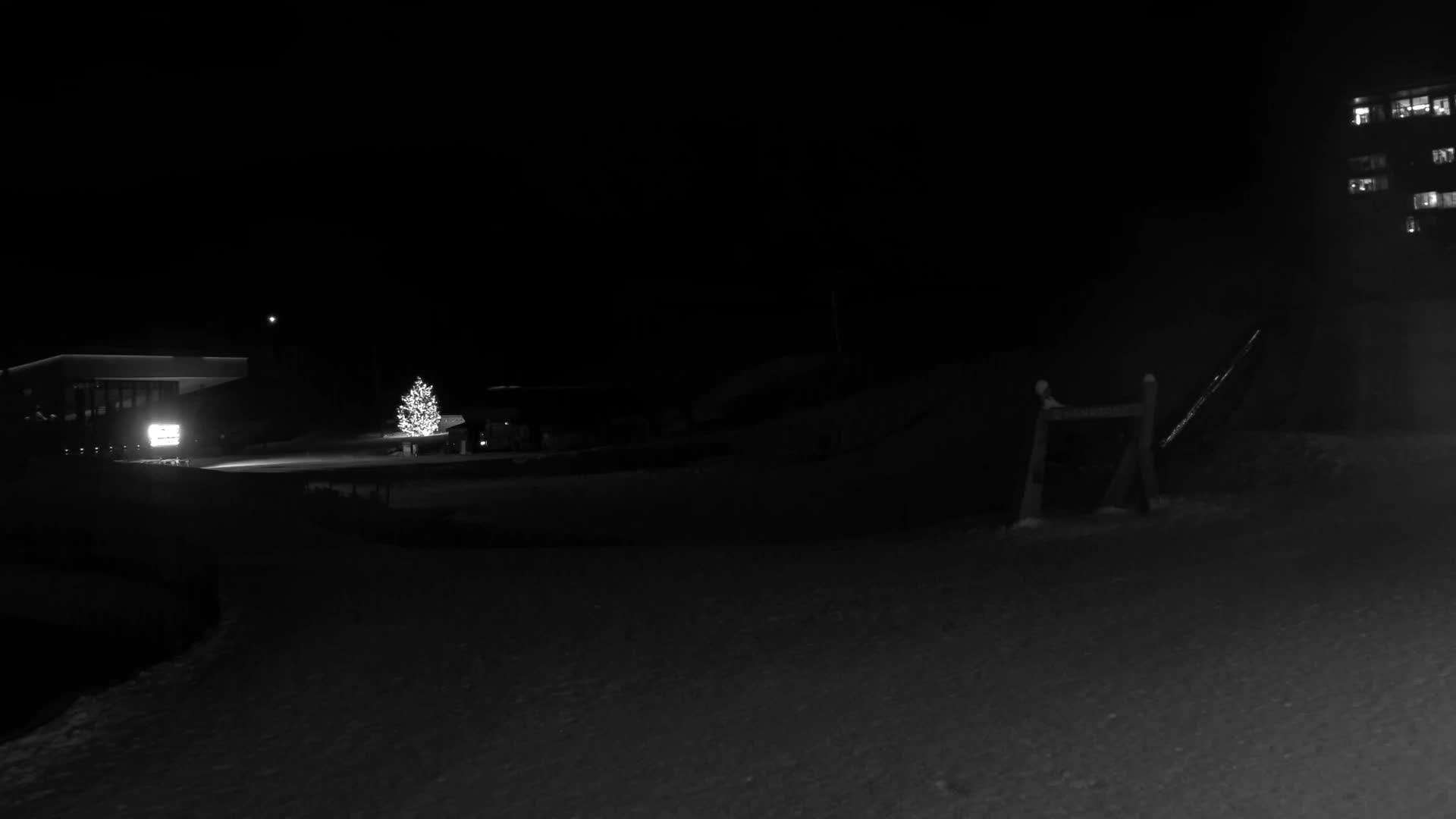 Abuta ( 虻田 ( ) ニセコアンヌプリ山＆ニセコ花園、リゾートスキー場、北海道、倶知安 ) Mount Niseko-Annupuri & Niseko Hanazono Resort Ski Slopes, Hokkaido, Kutchan Live Cam  - Iwaobetsu, Kutchan, Abuta , Hokkaido, Japan