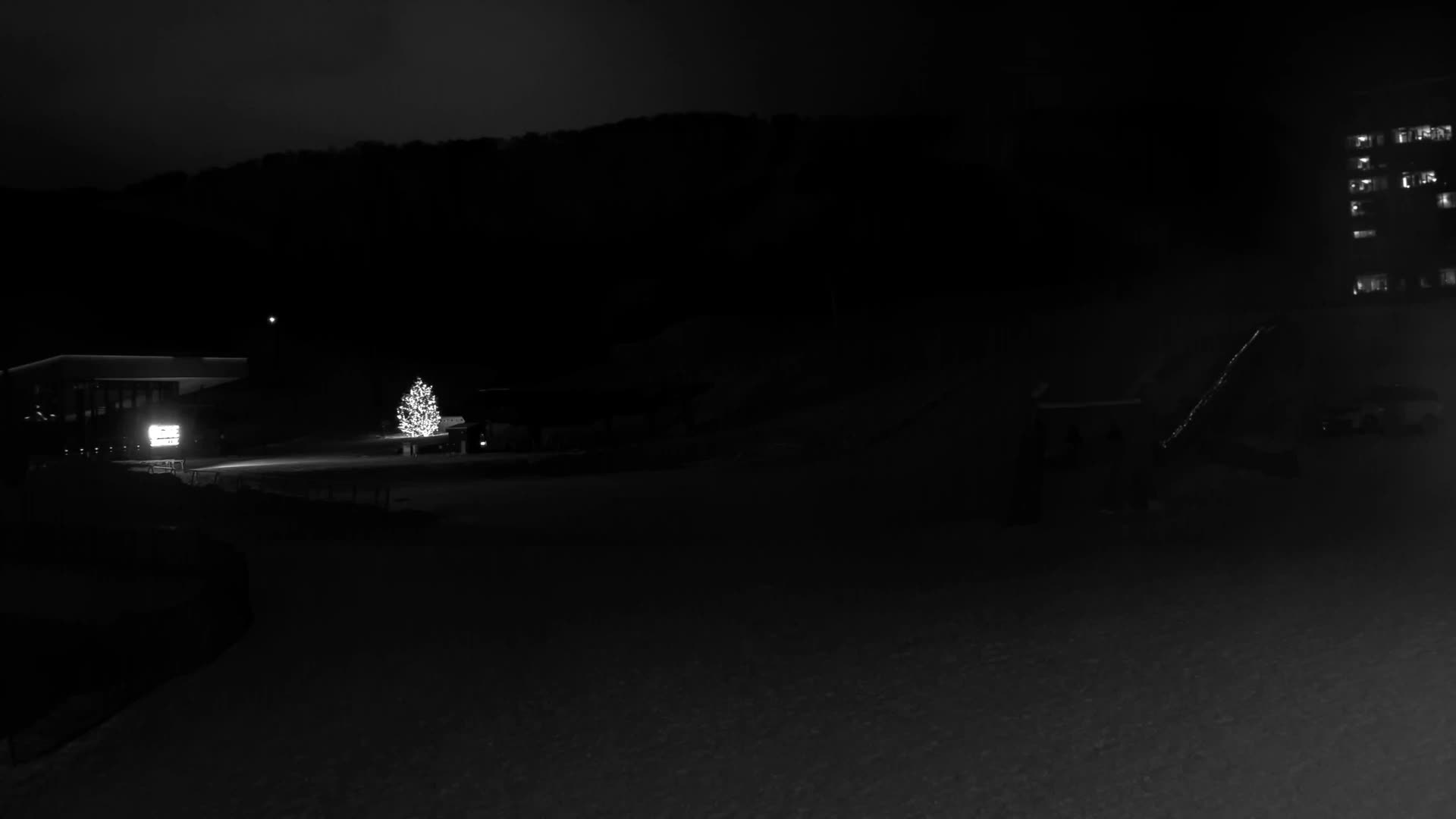 Abuta ( 虻田 ( ) ニセコアンヌプリ山＆ニセコ花園、リゾートスキー場、北海道、倶知安 ) Mount Niseko-Annupuri & Niseko Hanazono Resort Ski Slopes, Hokkaido, Kutchan Live Cam  - Iwaobetsu, Kutchan, Abuta , Hokkaido, Japan