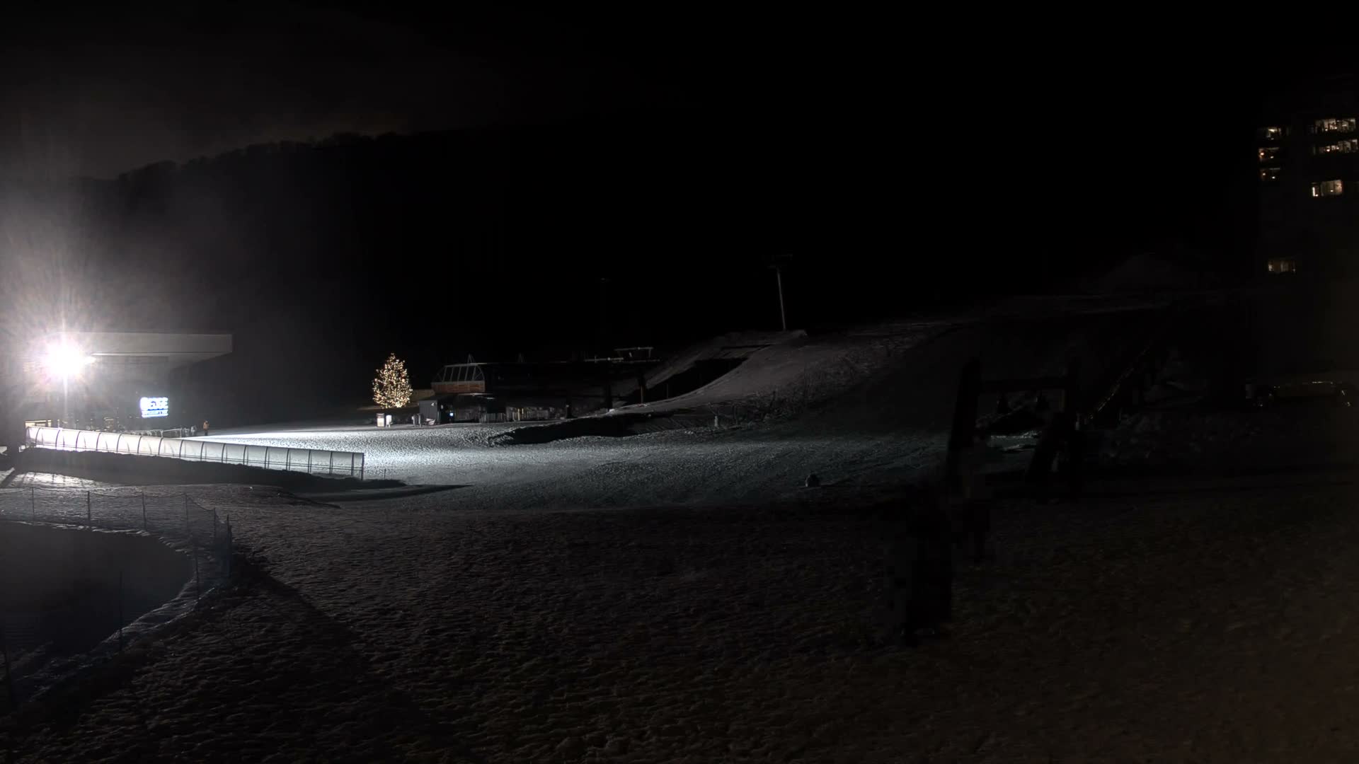 Abuta ( 虻田 ( ) ニセコアンヌプリ山＆ニセコ花園、リゾートスキー場、北海道、倶知安 ) Mount Niseko-Annupuri & Niseko Hanazono Resort Ski Slopes, Hokkaido, Kutchan Live Cam  - Iwaobetsu, Kutchan, Abuta , Hokkaido, Japan