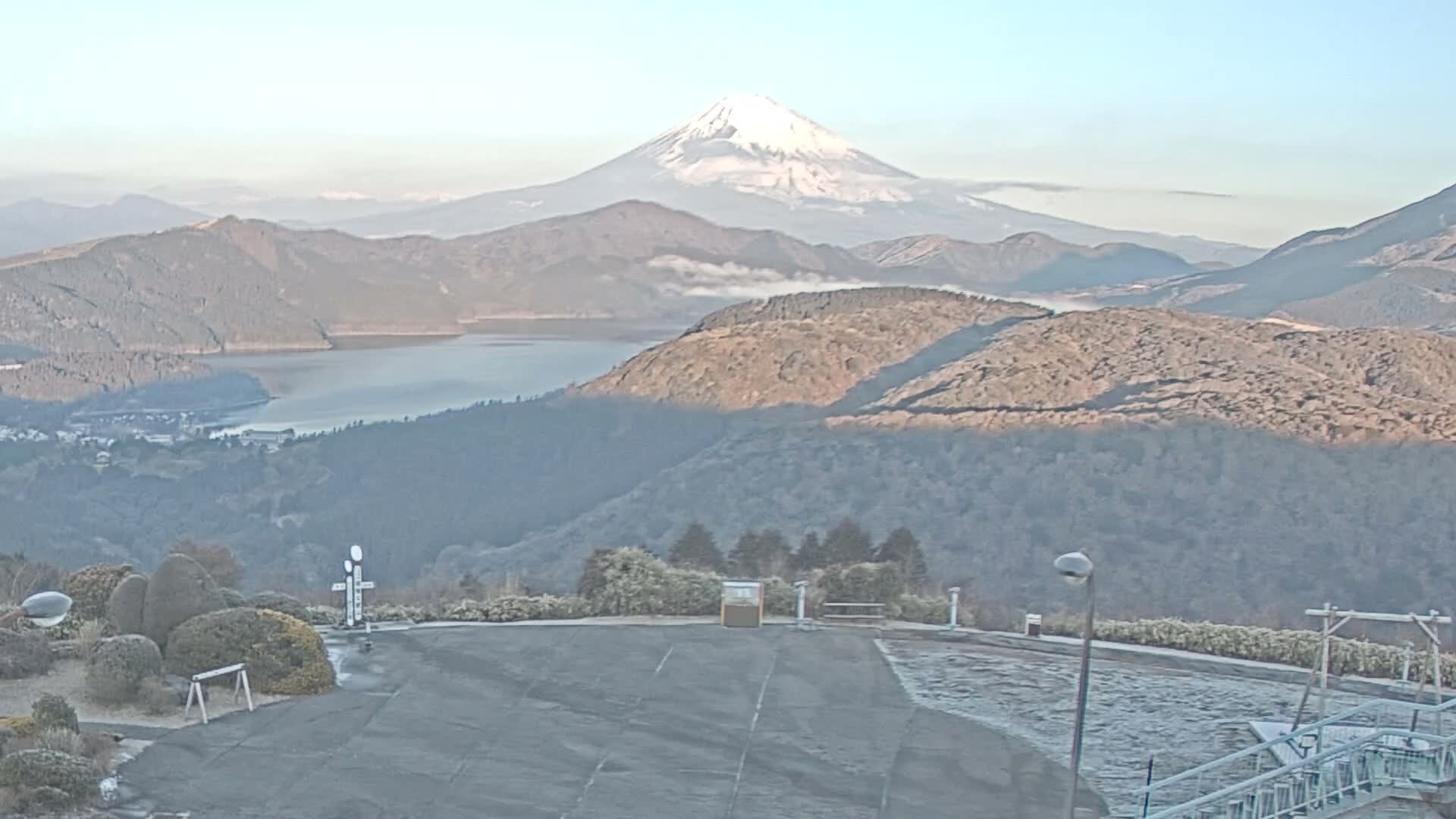 Ashigarashimo ( 大観山展望台から望む足柄下、富士山、芦ノ湖 神奈川県箱根町 ) Mt. Fuji and Lake Ashinoko View from Mt. Taikan Observation Deck Hakone Town, Kanagawa Live Cam - Kajiya, Yugawara, Ashigarashimo, Kanagawa, Kanto, Honshu, Japan