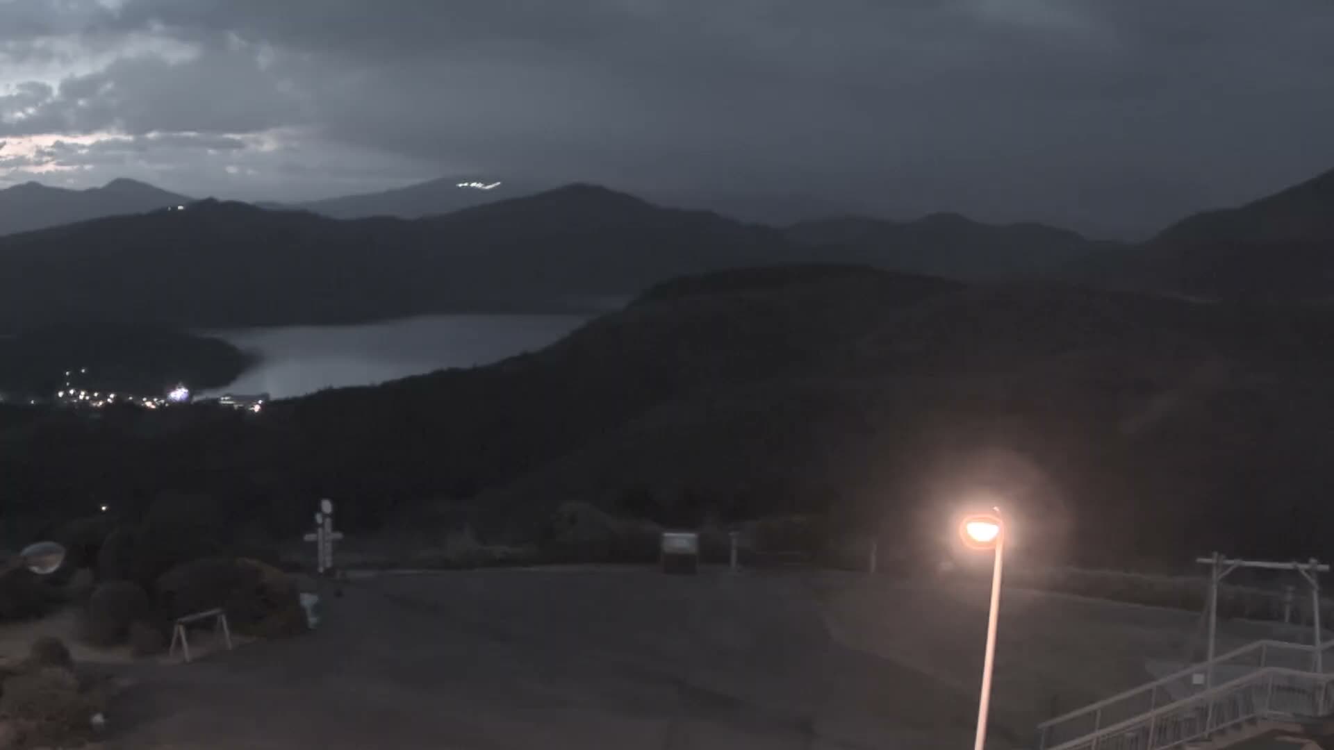 Ashigarashimo ( 大観山展望台から望む足柄下、富士山、芦ノ湖 神奈川県箱根町 ) Mt. Fuji and Lake Ashinoko View from Mt. Taikan Observation Deck Hakone Town, Kanagawa Live Cam - Kajiya, Yugawara, Ashigarashimo, Kanagawa, Kanto, Honshu, Japan