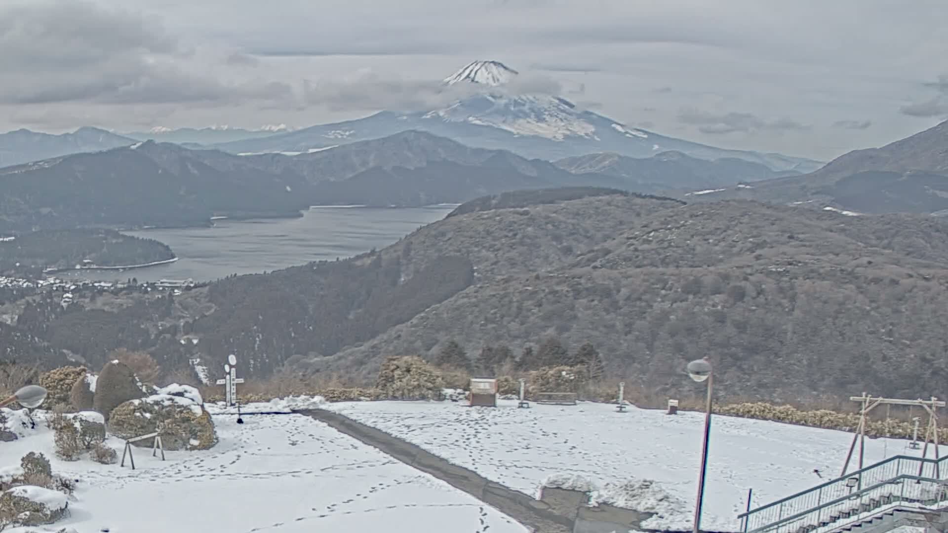 Ashigarashimo ( 大観山展望台から望む足柄下、富士山、芦ノ湖 神奈川県箱根町 ) Mt. Fuji and Lake Ashinoko View from Mt. Taikan Observation Deck Hakone Town, Kanagawa Live Cam - Kajiya, Yugawara, Ashigarashimo, Kanagawa, Kanto, Honshu, Japan