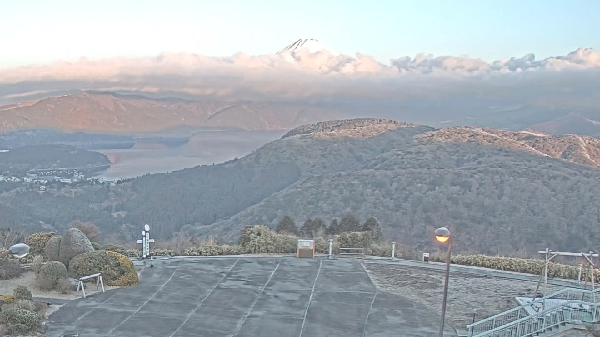 Ashigarashimo ( 大観山展望台から望む足柄下、富士山、芦ノ湖 神奈川県箱根町 ) Mt. Fuji and Lake Ashinoko View from Mt. Taikan Observation Deck Hakone Town, Kanagawa Live Cam - Kajiya, Yugawara, Ashigarashimo, Kanagawa, Kanto, Honshu, Japan