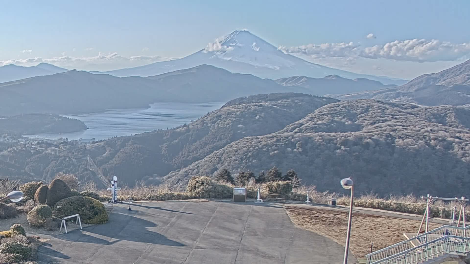 Ashigarashimo ( 大観山展望台から望む足柄下、富士山、芦ノ湖 神奈川県箱根町 ) Mt. Fuji and Lake Ashinoko View from Mt. Taikan Observation Deck Hakone Town, Kanagawa Live Cam - Kajiya, Yugawara, Ashigarashimo, Kanagawa, Kanto, Honshu, Japan