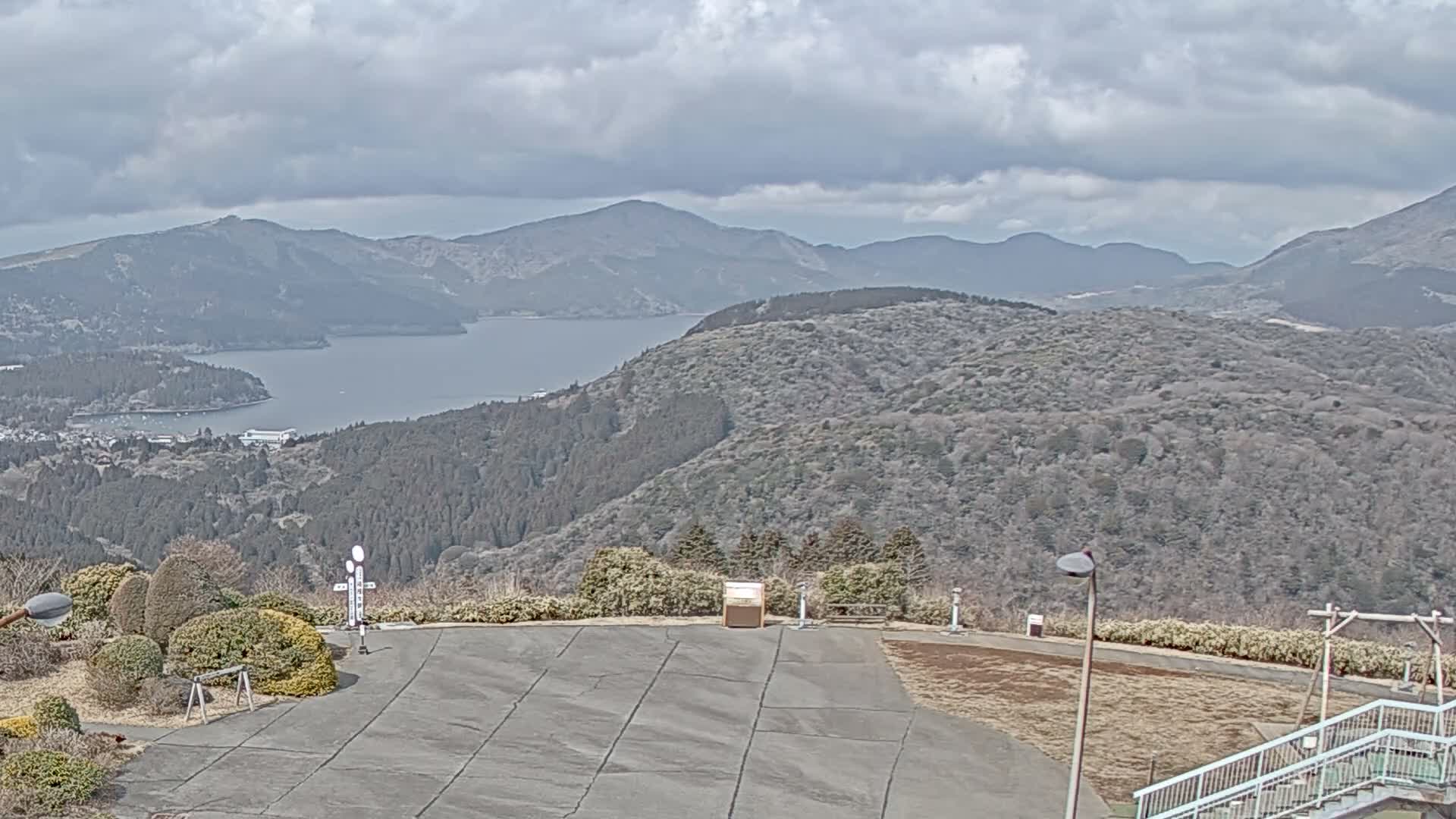 Ashigarashimo ( 大観山展望台から望む足柄下、富士山、芦ノ湖 神奈川県箱根町 ) Mt. Fuji and Lake Ashinoko View from Mt. Taikan Observation Deck Hakone Town, Kanagawa Live Cam - Kajiya, Yugawara, Ashigarashimo, Kanagawa, Kanto, Honshu, Japan