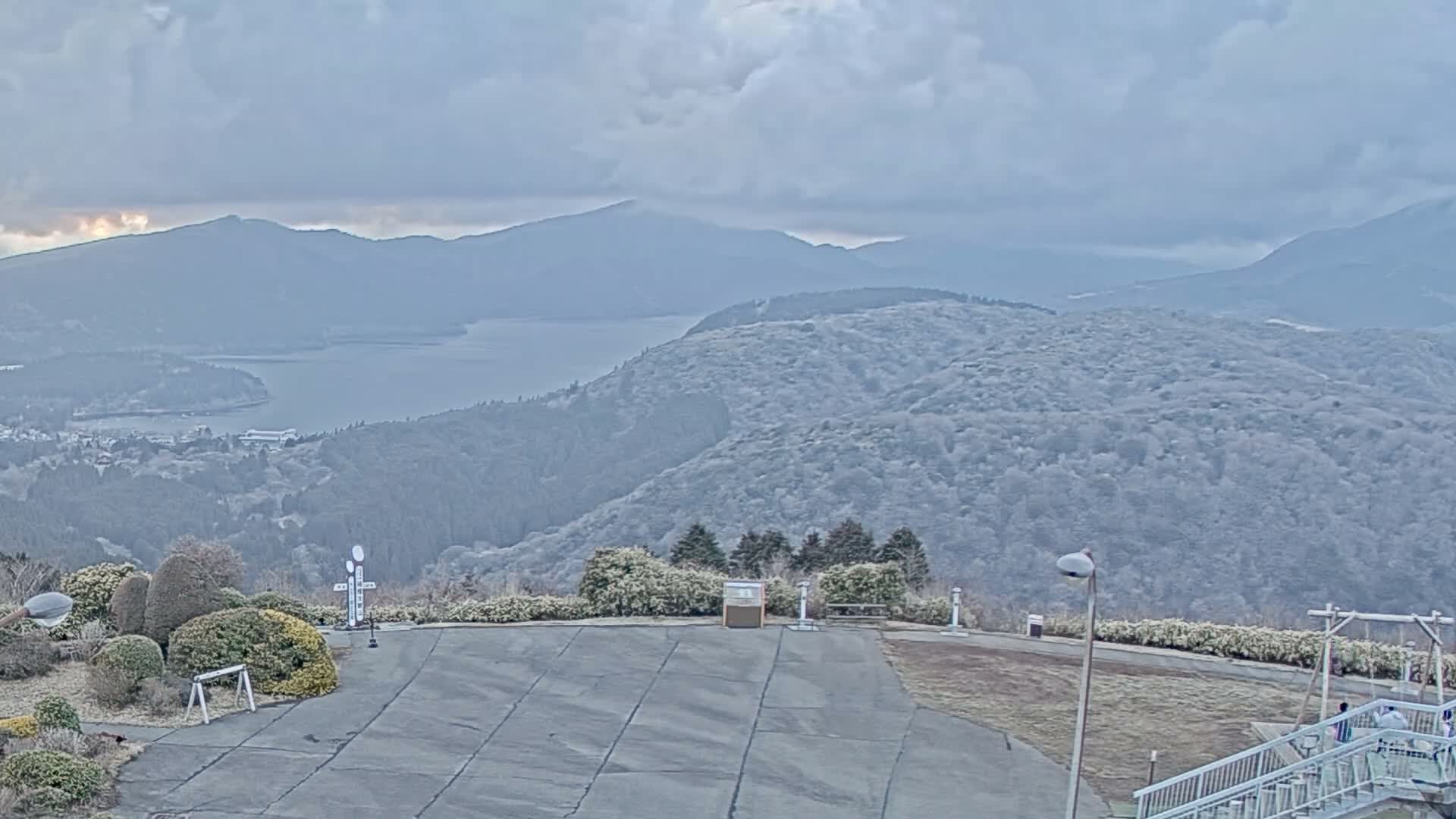 Ashigarashimo ( 大観山展望台から望む足柄下、富士山、芦ノ湖 神奈川県箱根町 ) Mt. Fuji and Lake Ashinoko View from Mt. Taikan Observation Deck Hakone Town, Kanagawa Live Cam - Kajiya, Yugawara, Ashigarashimo, Kanagawa, Kanto, Honshu, Japan
