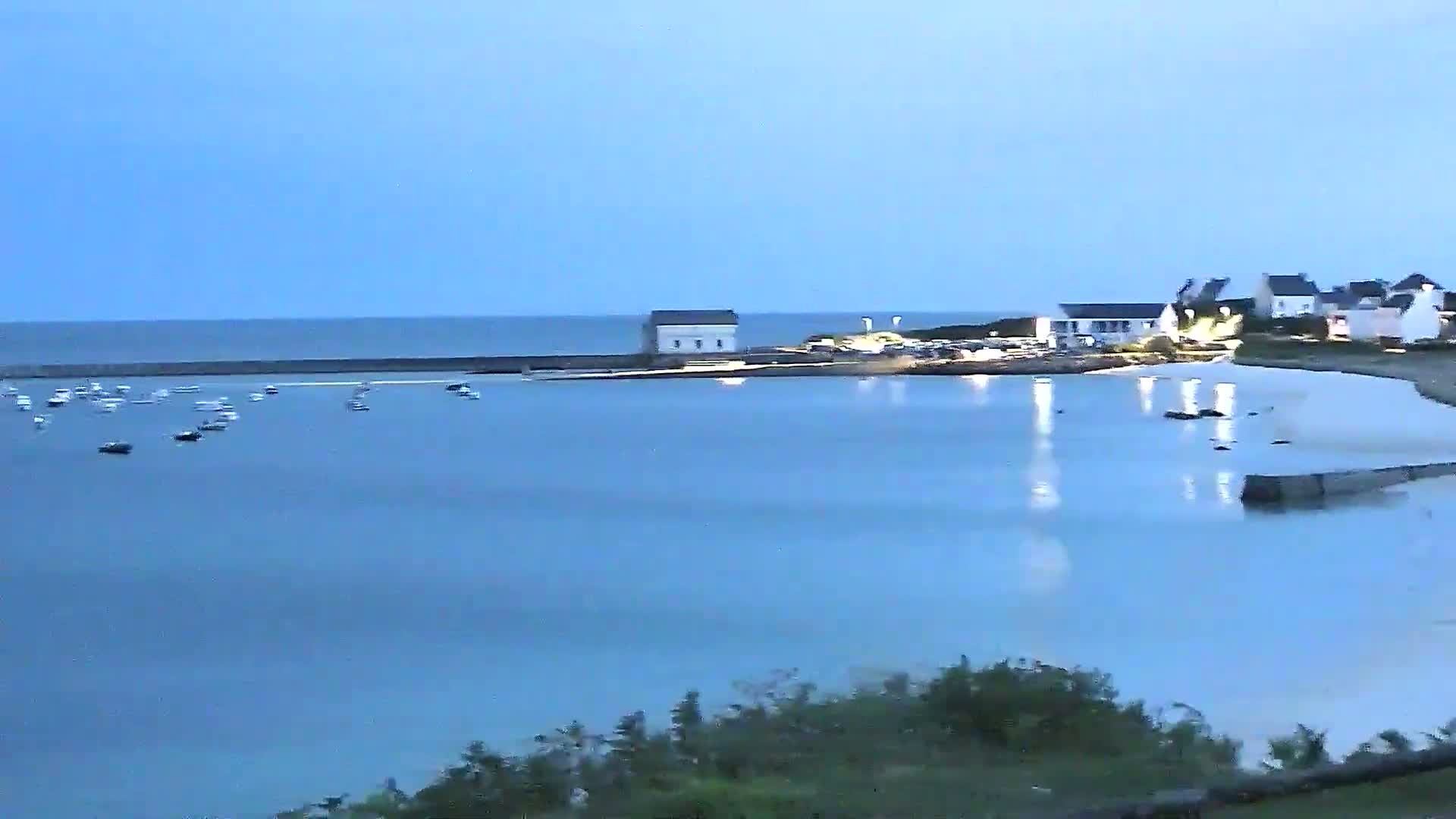 Audierne - Le Pouldu Plage de Trescadec Beach Live Cam - Quimper, Finistere, Bretagne, France