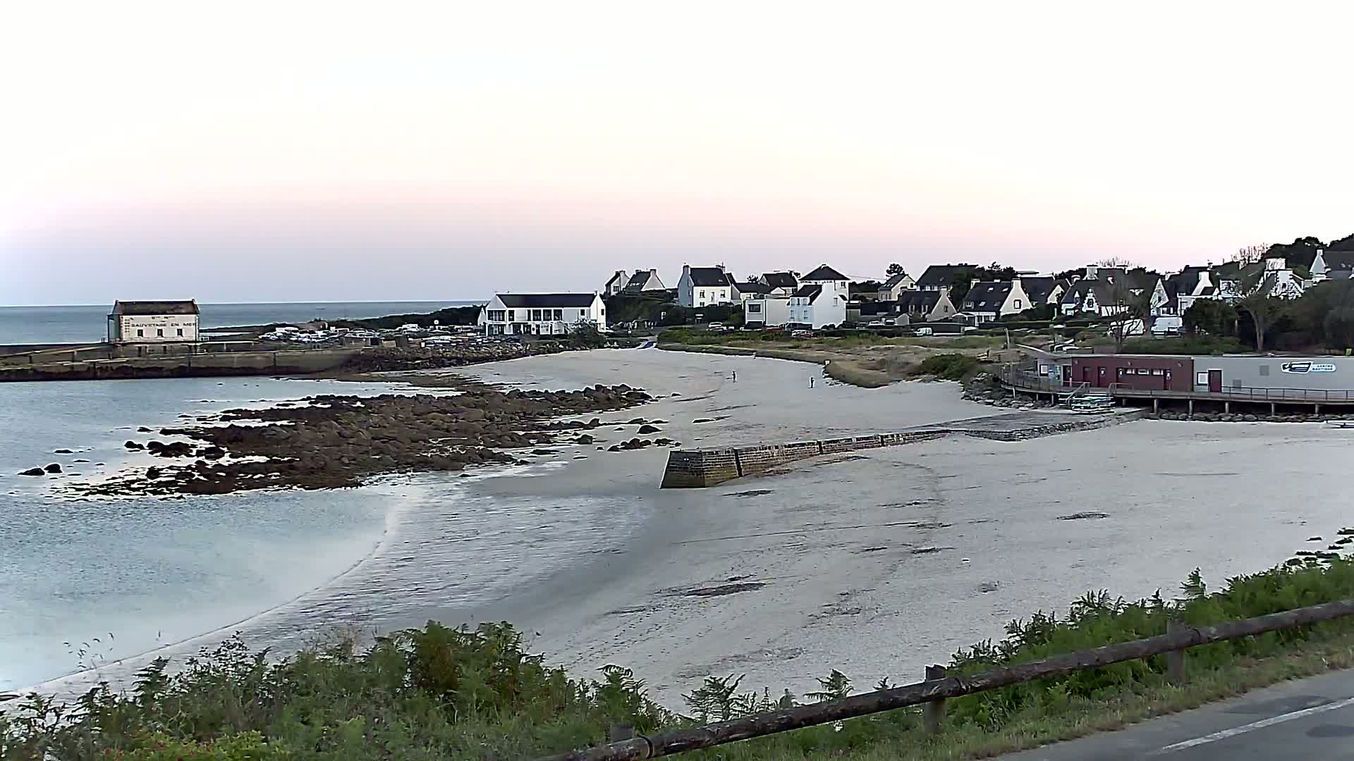 Audierne - Le Pouldu Plage de Trescadec Beach Live Cam - Quimper, Finistere, Bretagne, France
