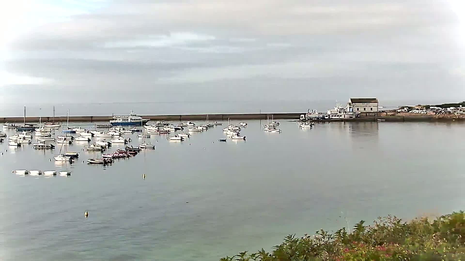 Audierne - Le Pouldu Plage de Trescadec Beach Live Cam - Quimper, Finistere, Bretagne, France