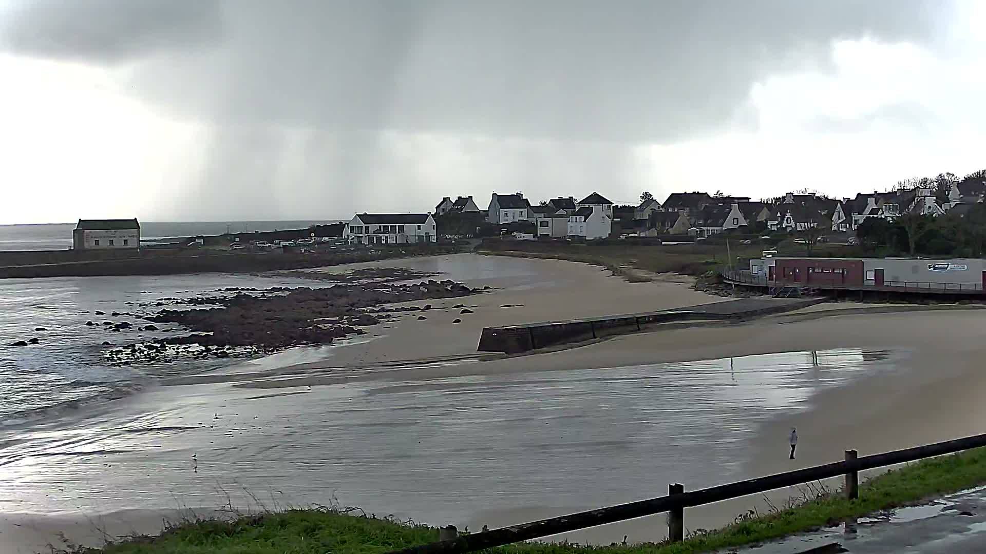 Audierne - Le Pouldu Plage de Trescadec Beach Live Cam - Quimper, Finistere, Bretagne, France