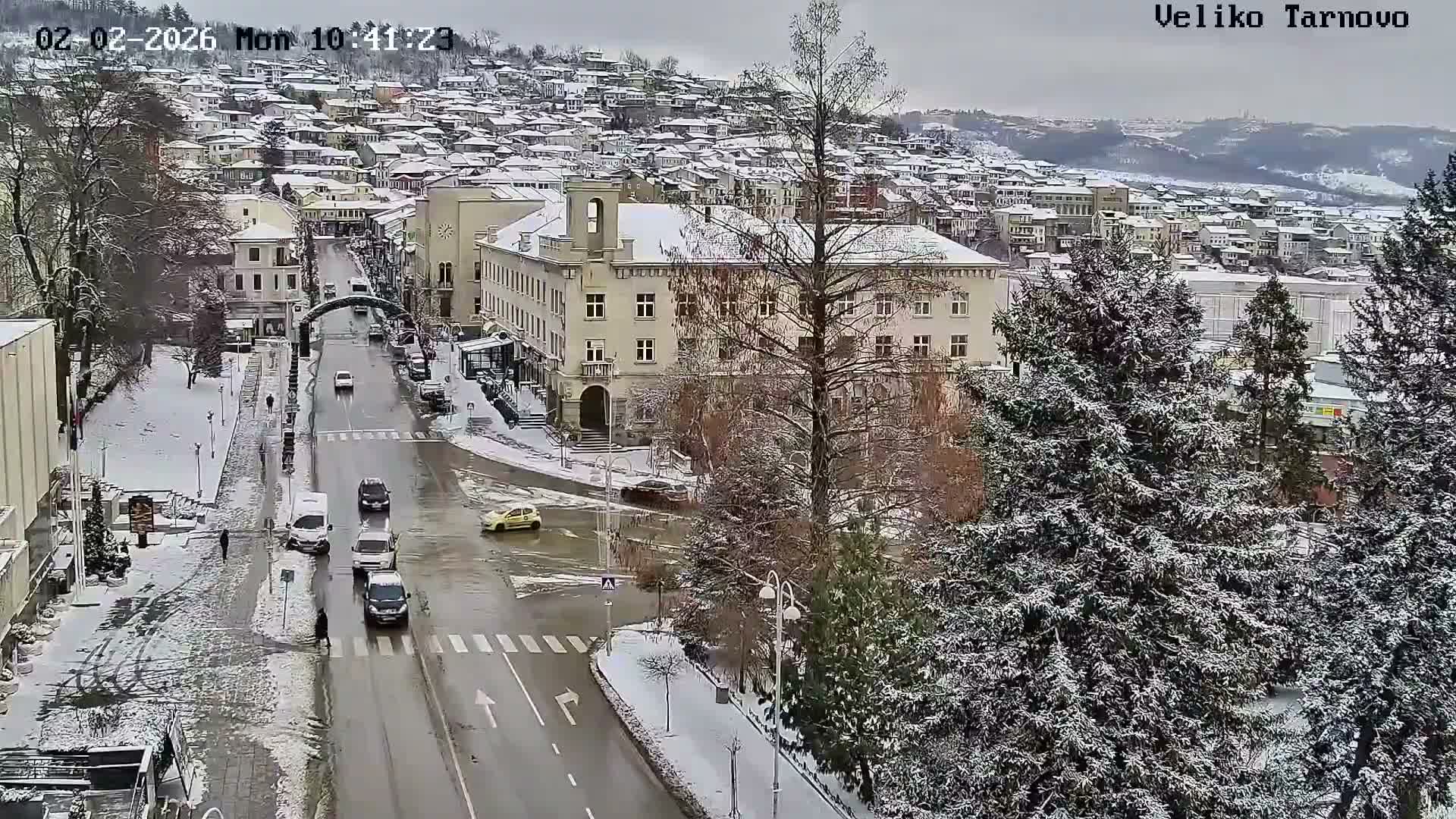 Tarnovo Center ( Търново Център, ул. Улица Христо Ботев / Разклон ул. Васил Левски, Велико Търново) Ulitsa Hristo Botev Street /Vasil Levski Street Junction, Veliko Tarnovo Live Cam - Veliko Tarnovo Center, Obshtina Veliko Tarnovo, Veliko Tarnovo, Bulgaria