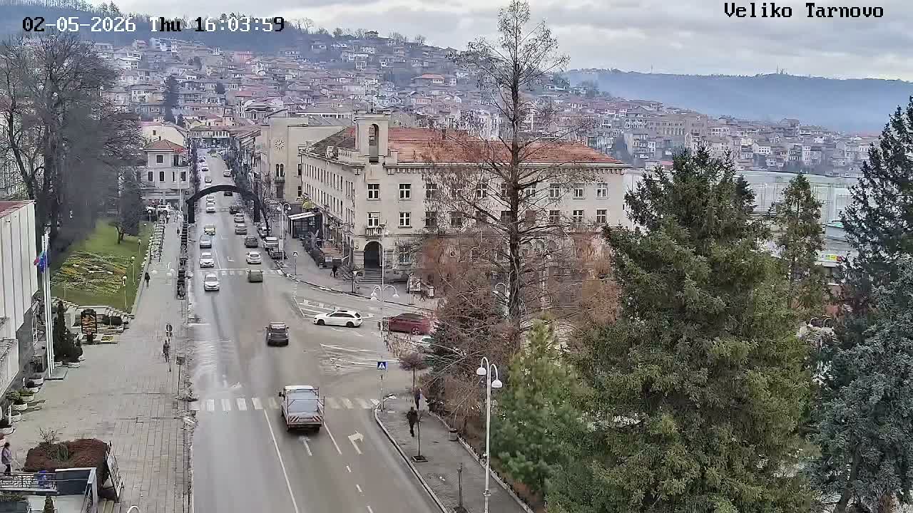 Tarnovo Center ( Търново Център, ул. Улица Христо Ботев / Разклон ул. Васил Левски, Велико Търново) Ulitsa Hristo Botev Street /Vasil Levski Street Junction, Veliko Tarnovo Live Cam - Veliko Tarnovo Center, Obshtina Veliko Tarnovo, Veliko Tarnovo, Bulgaria