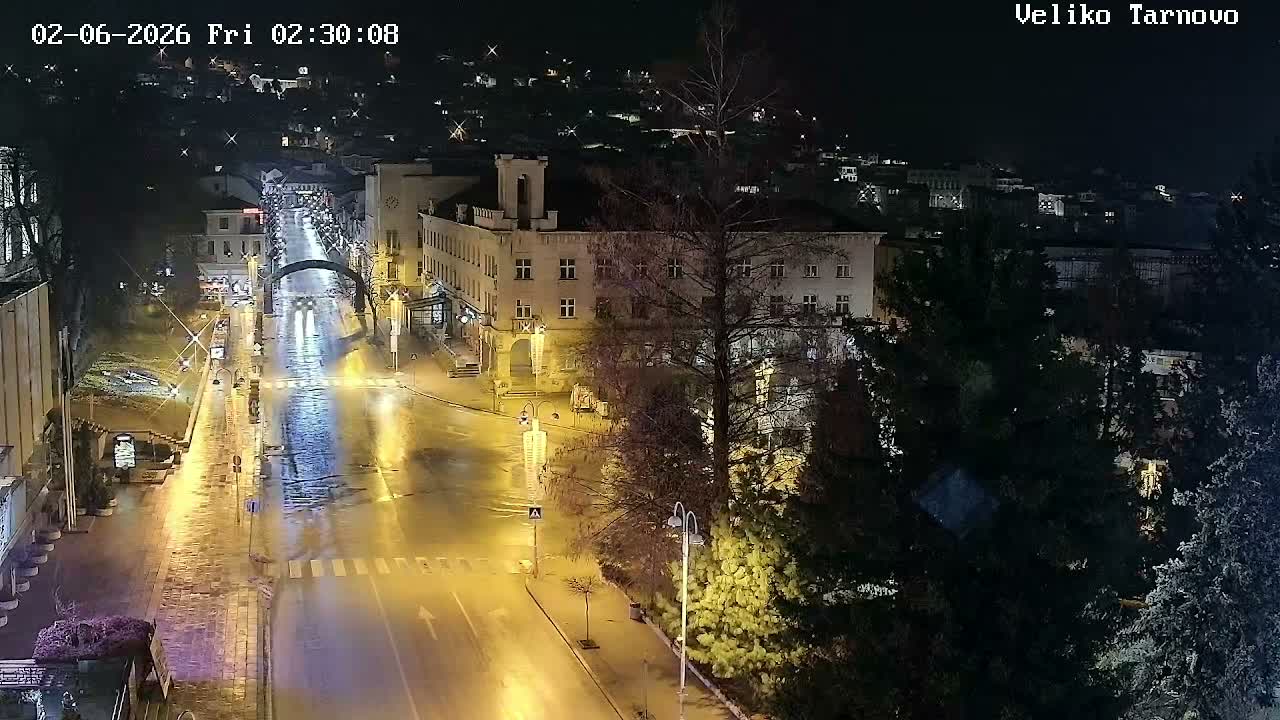 Tarnovo Center ( Търново Център, ул. Улица Христо Ботев / Разклон ул. Васил Левски, Велико Търново) Ulitsa Hristo Botev Street /Vasil Levski Street Junction, Veliko Tarnovo Live Cam - Veliko Tarnovo Center, Obshtina Veliko Tarnovo, Veliko Tarnovo, Bulgaria