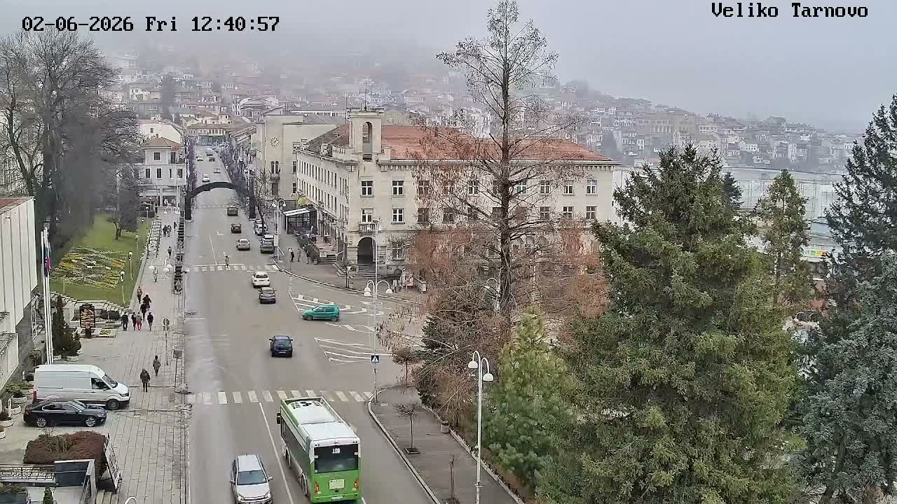 Tarnovo Center ( Търново Център, ул. Улица Христо Ботев / Разклон ул. Васил Левски, Велико Търново) Ulitsa Hristo Botev Street /Vasil Levski Street Junction, Veliko Tarnovo Live Cam - Veliko Tarnovo Center, Obshtina Veliko Tarnovo, Veliko Tarnovo, Bulgaria