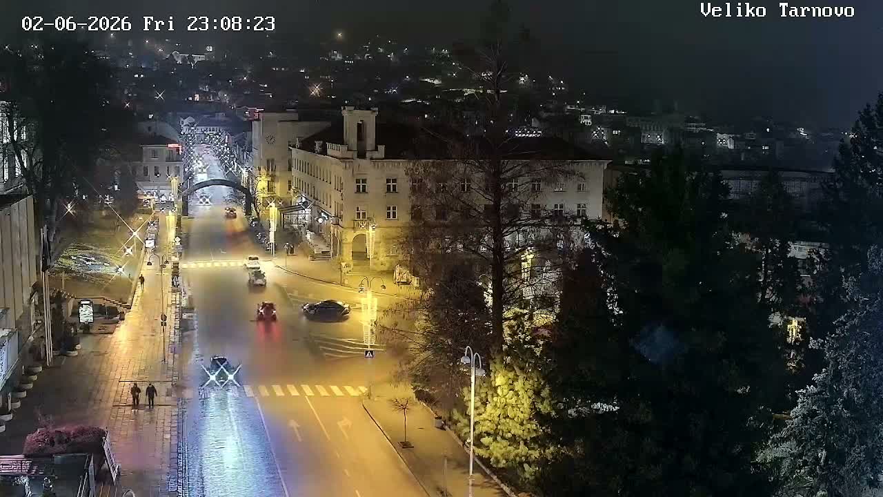 Tarnovo Center ( Търново Център, ул. Улица Христо Ботев / Разклон ул. Васил Левски, Велико Търново) Ulitsa Hristo Botev Street /Vasil Levski Street Junction, Veliko Tarnovo Live Cam - Veliko Tarnovo Center, Obshtina Veliko Tarnovo, Veliko Tarnovo, Bulgaria