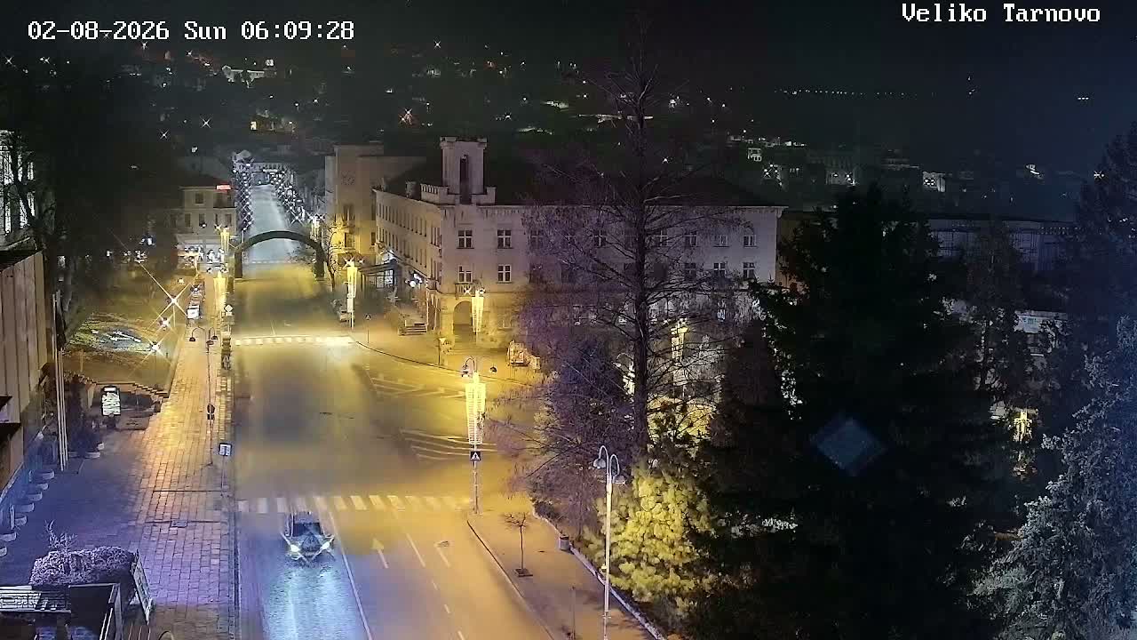Tarnovo Center ( Търново Център, ул. Улица Христо Ботев / Разклон ул. Васил Левски, Велико Търново) Ulitsa Hristo Botev Street /Vasil Levski Street Junction, Veliko Tarnovo Live Cam - Veliko Tarnovo Center, Obshtina Veliko Tarnovo, Veliko Tarnovo, Bulgaria